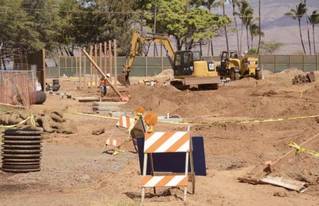 Dust fencing going up for Kihei project